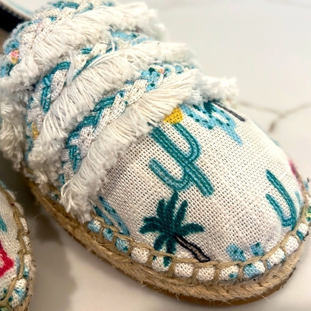 GB Girls tropical print espadrilles fringe slip on shoes size 2 - Picture 2 of 9